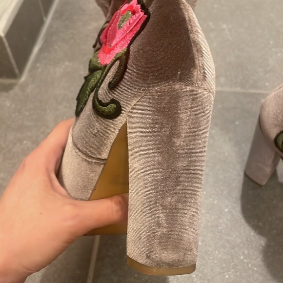 steve madden Edition velvet pink rose embroidered zipper chunky heeled booties - Picture 11 of 15